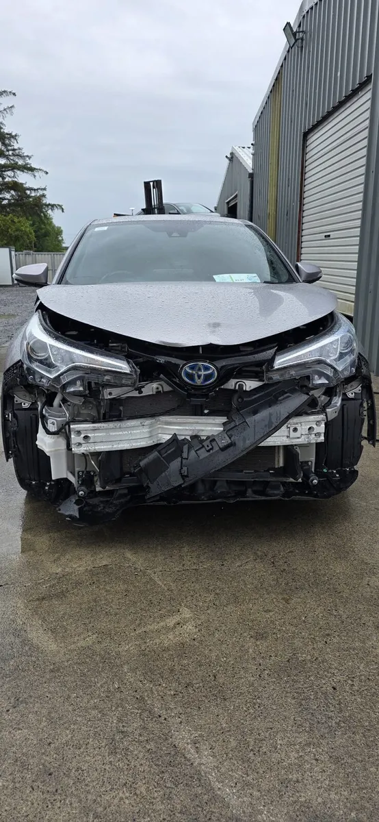 191 TOYOTA CH-R HYBRID - Image 2