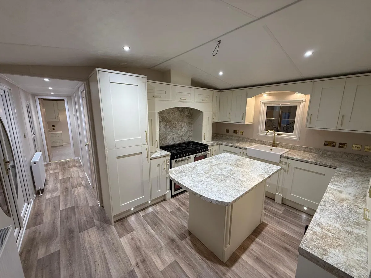 2026 LJ Sapphire Chalet – 42ft x 14ft – £59,995 - Image 4