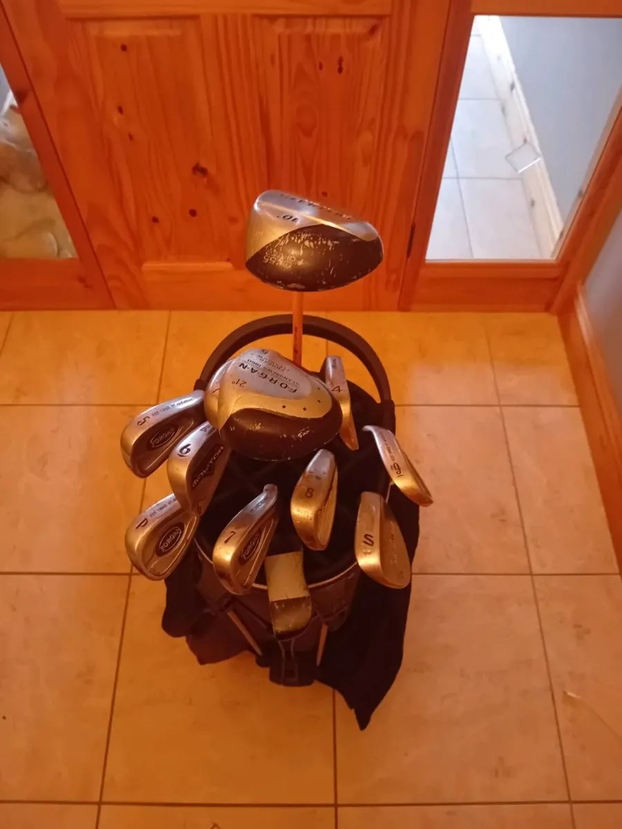 Right-Handed Golf Clubs - Image 1