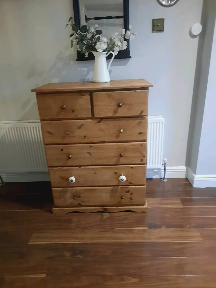 Pine chest of drawer - Image 1