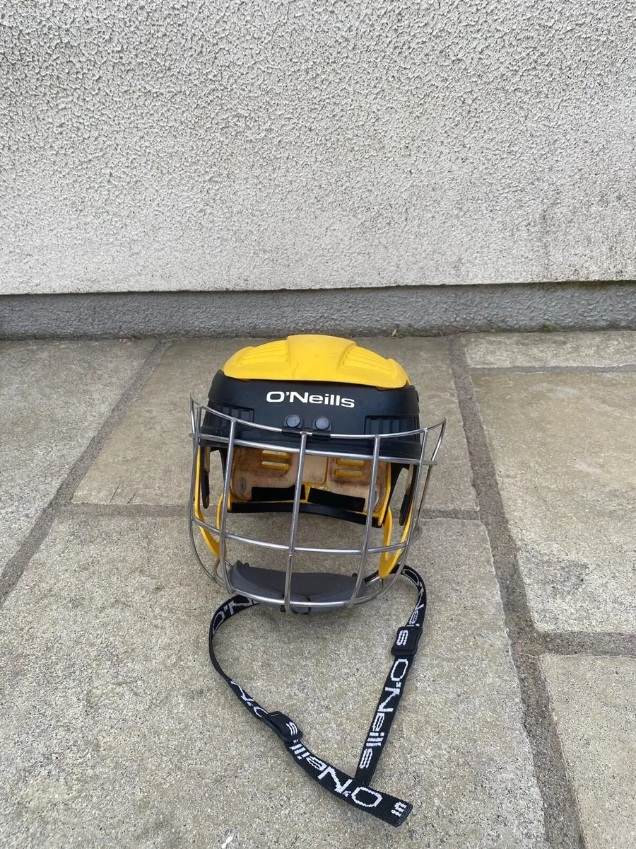 O’Neills Hurling Helmet - Image 1