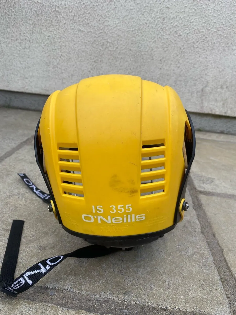 O’Neills Hurling Helmet - Image 4
