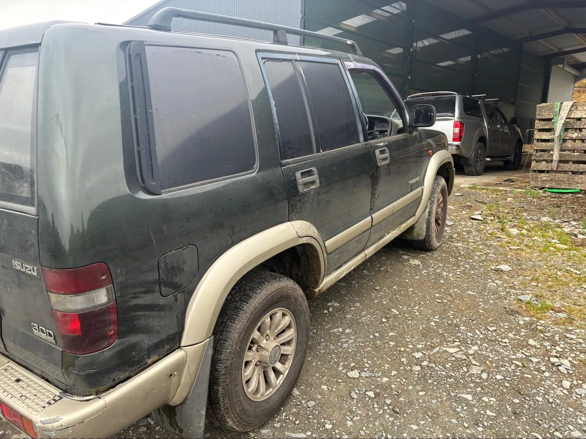 Izuzu trooper jeep - Image 4