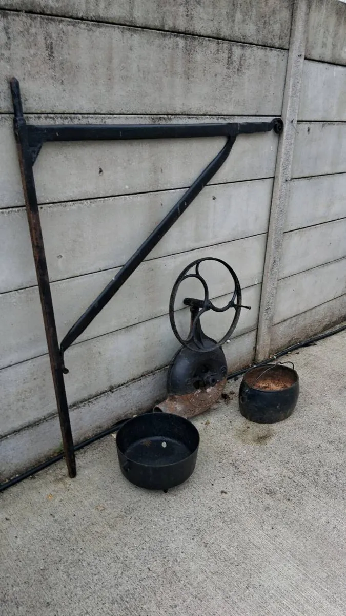 Original fire crane, fire machine, 2 cast iron pot - Image 1