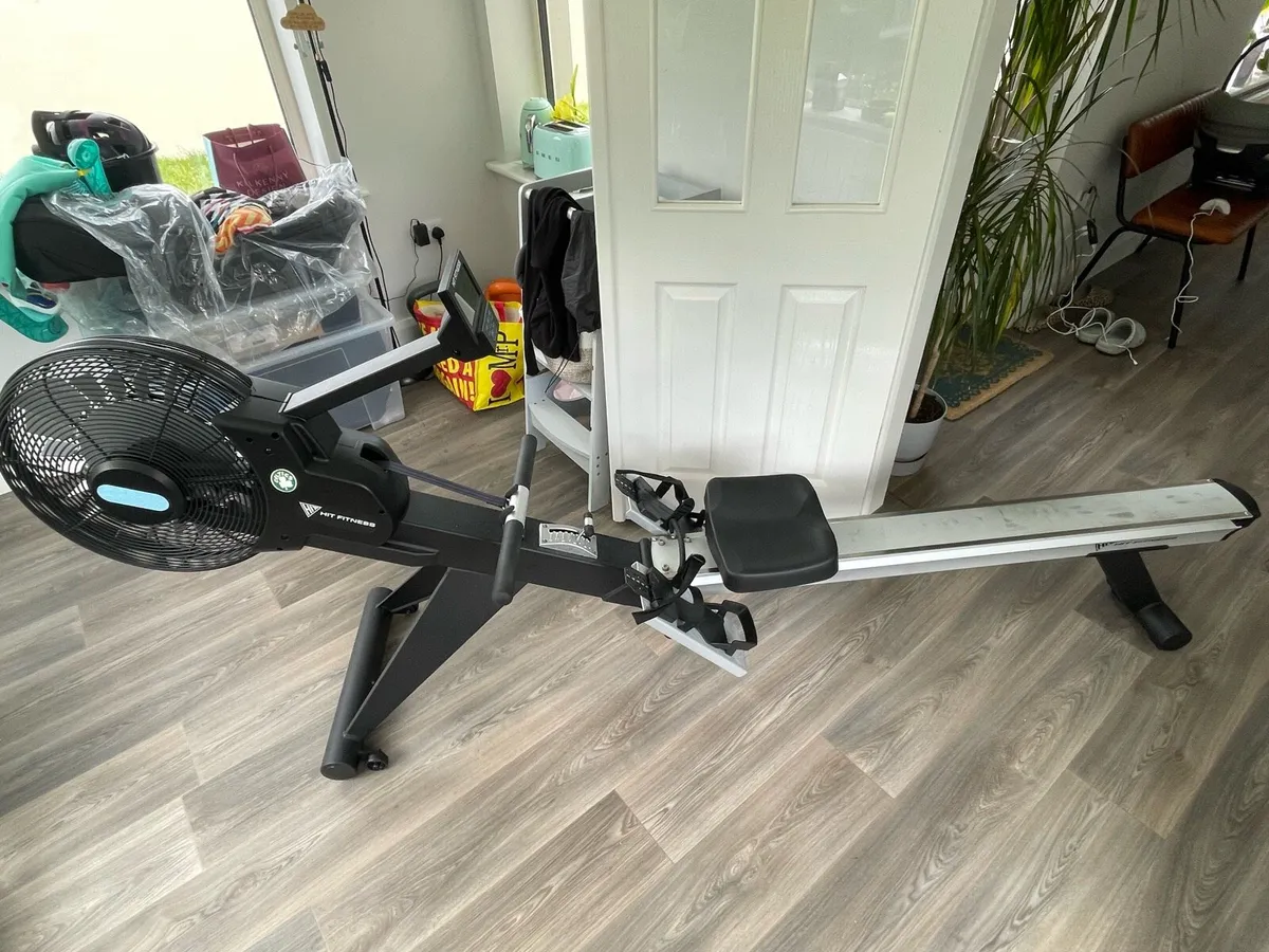 Rowing machine - Image 1