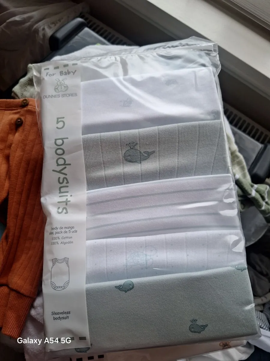 Newborn & 0–3 Month Baby Clothes Bundle 🩵 - Image 3