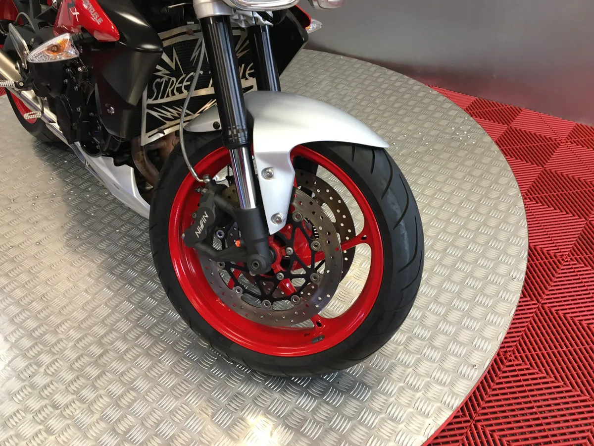 2015 Triumph Street Triple R 675 - Image 3