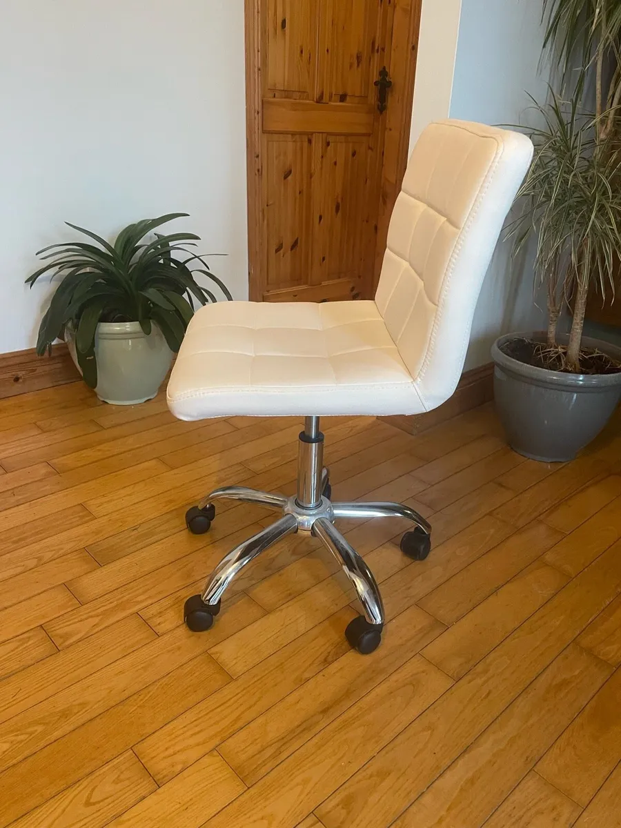 White Swivel Desk Chair - Teenager - Image 2