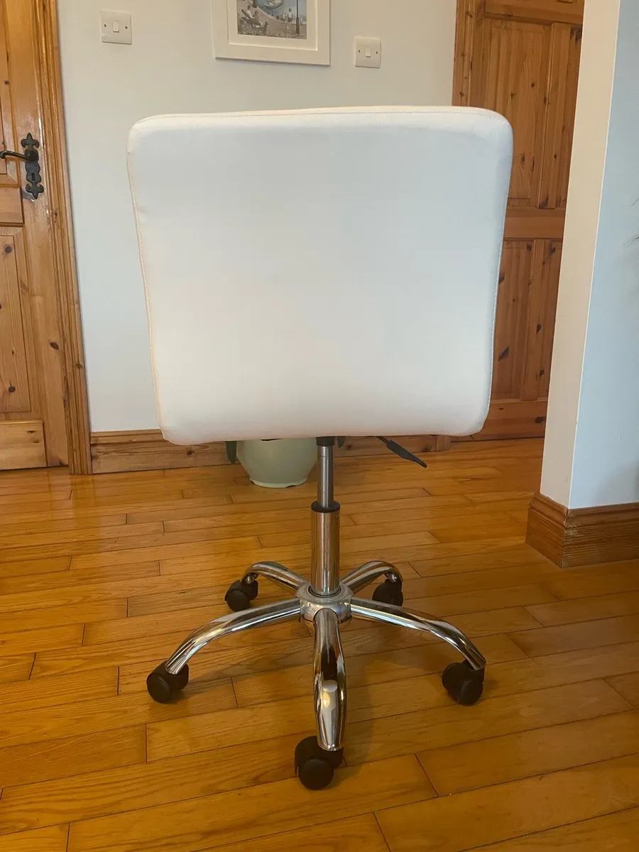 White Swivel Desk Chair - Teenager - Image 4