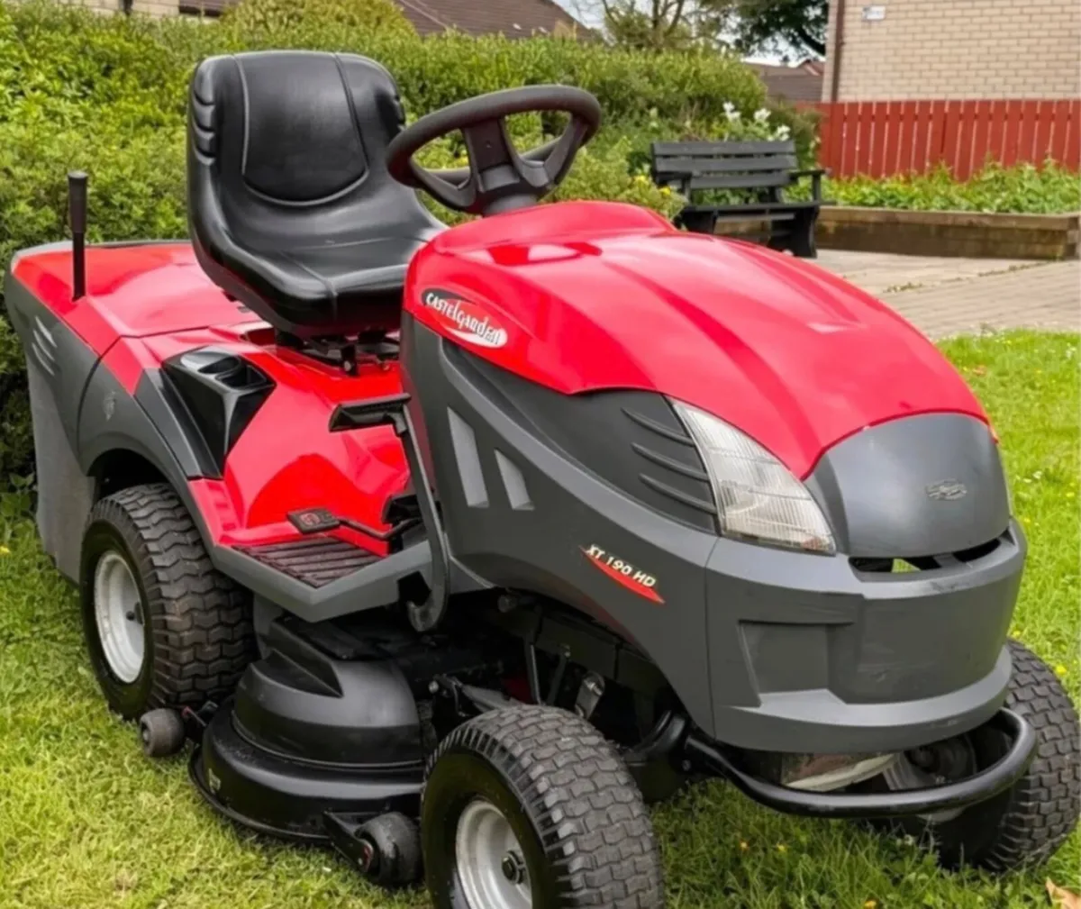 Castlegarden xt190 ride on mower - Image 1