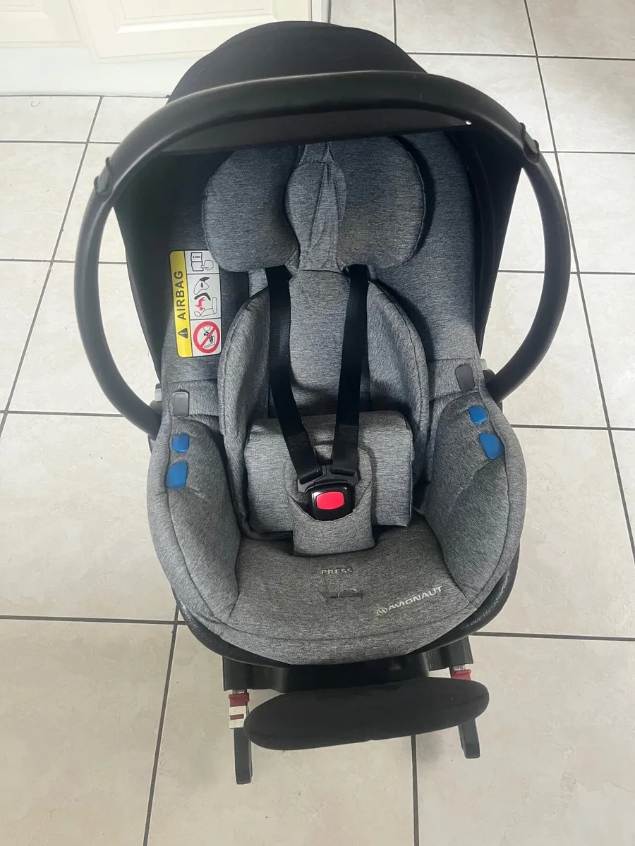 Avionaut Pixel Car Seat + ISOFIX Base - Image 1