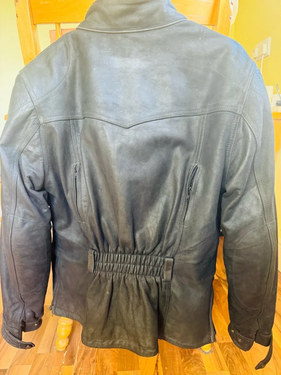 Motorbike jacket, leathers pants and jeans - Image 4