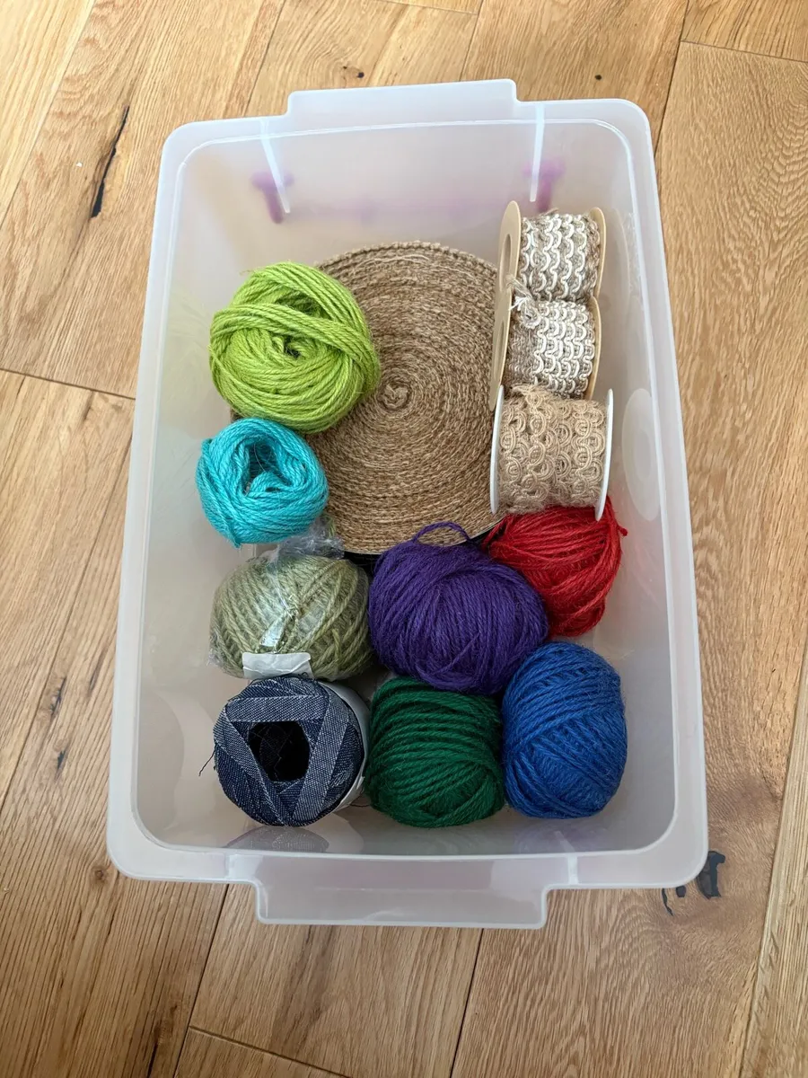 Arts and crafts stuff - Image 1