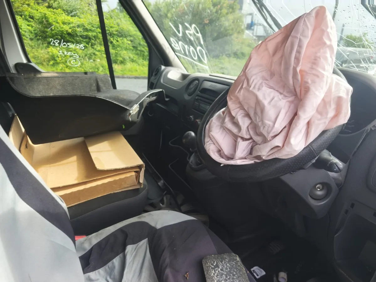 2017, Nissan NV400 2.3 DIESEL FOR BREAKING! - Image 2