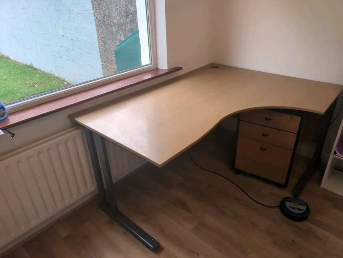 Desk with storage. - Image 2
