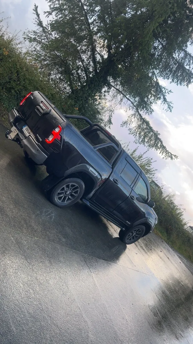 Toyota hilux invincible x - Image 2