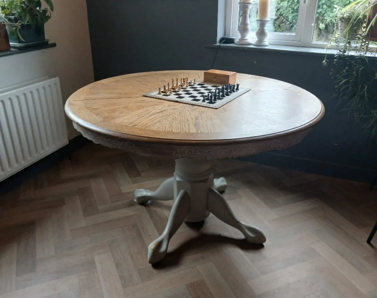Round dining table with insert extension leaf - Image 3