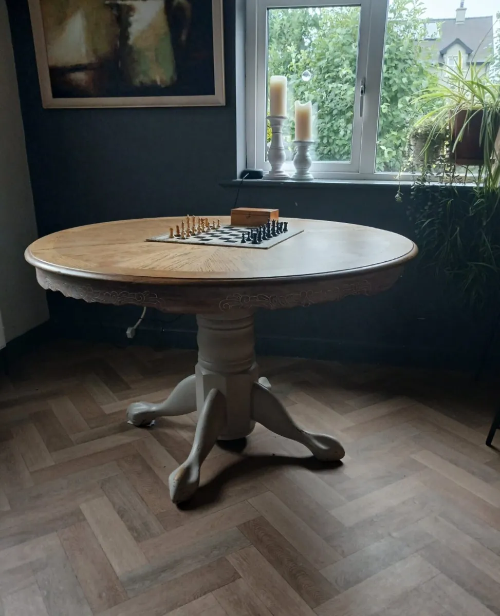 Round dining table with insert extension leaf - Image 4