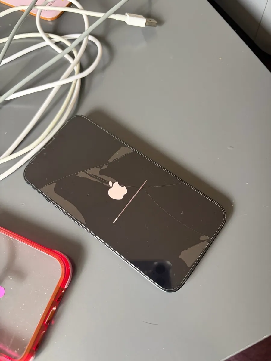iPhone 14 - Image 1
