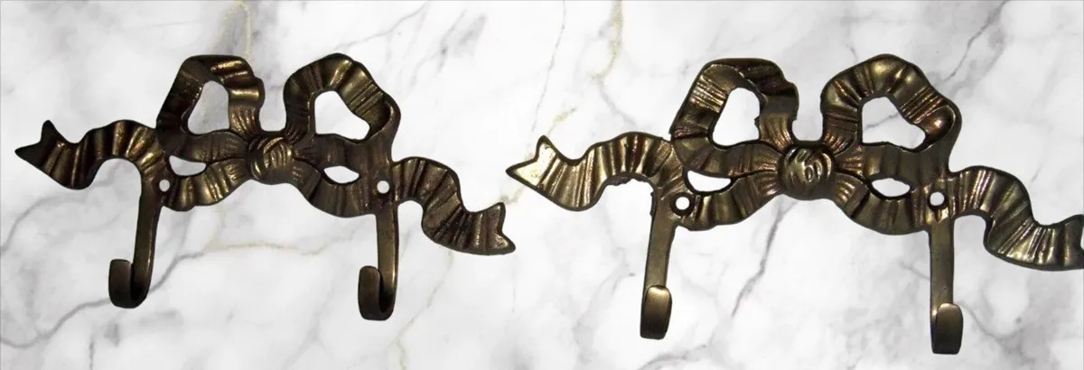 Pair of Large Vintage Brass Bow Wall Hooks - Image 3