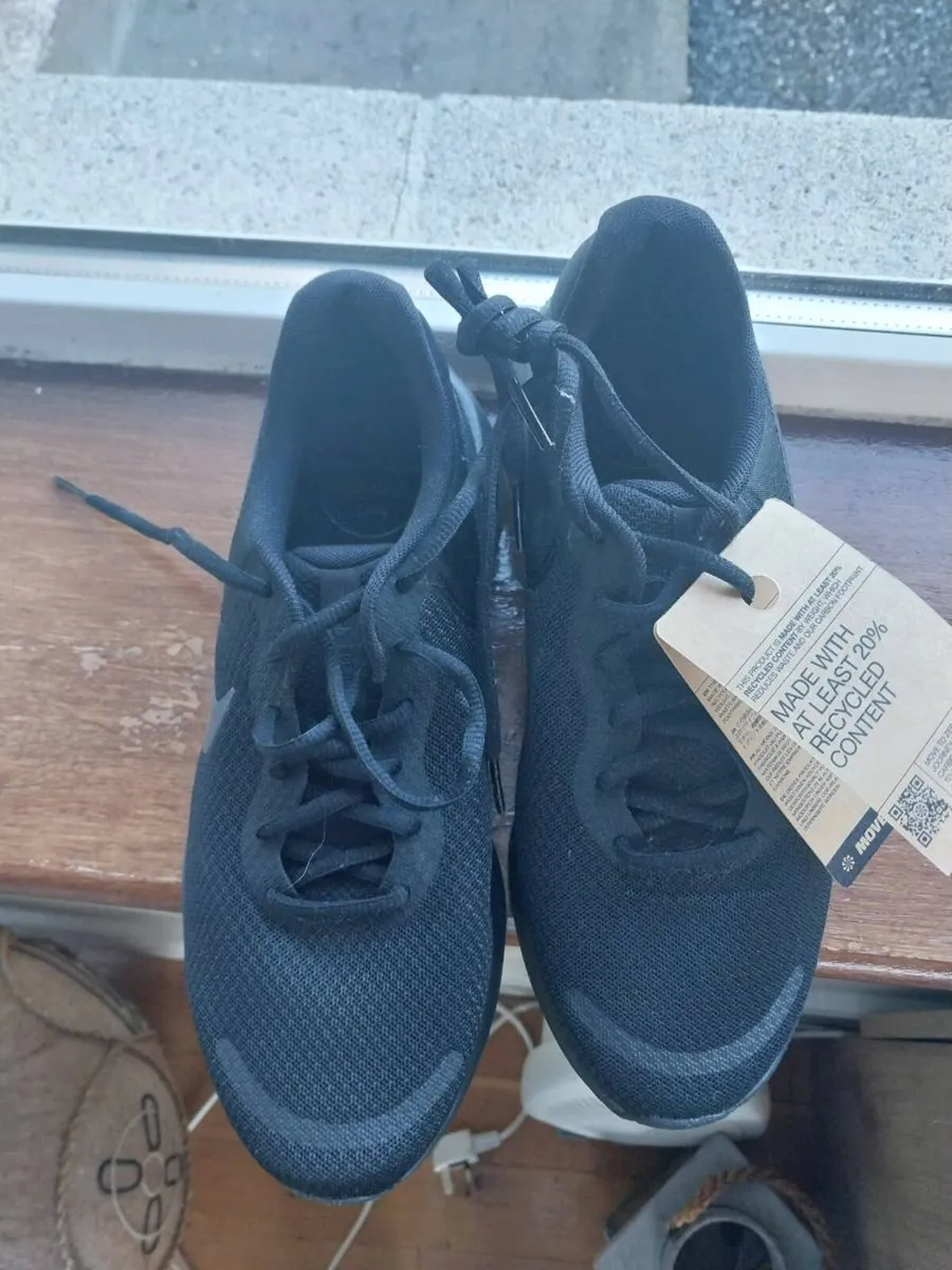 Boys black Nike shoes - Image 1