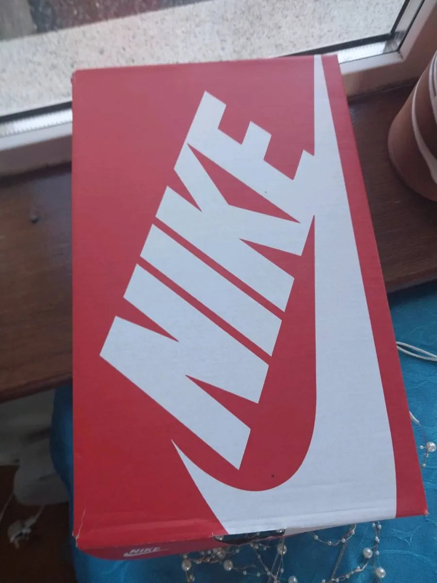 Boys black Nike shoes - Image 2