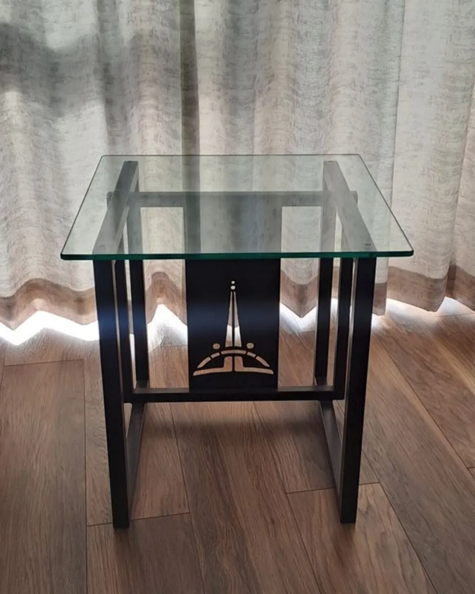 2 x Small end tables & 1 larger coffee table - Image 2