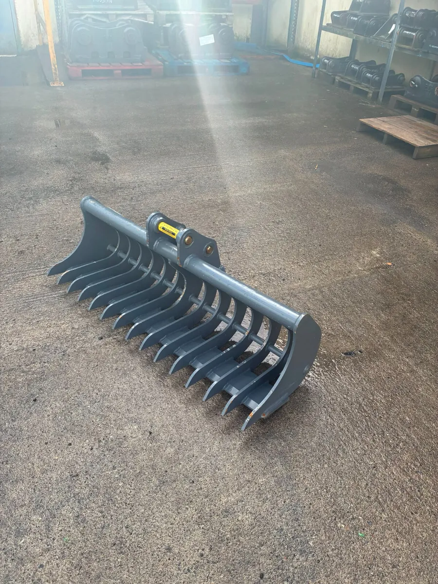 STRICKLAND 48 inch Stone Rake - Image 4