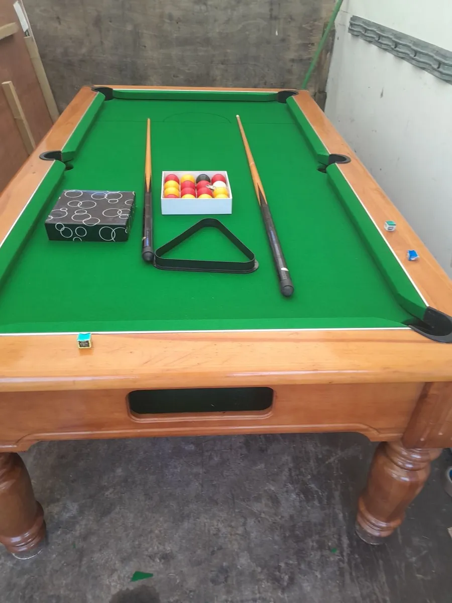 Pool table - Image 1