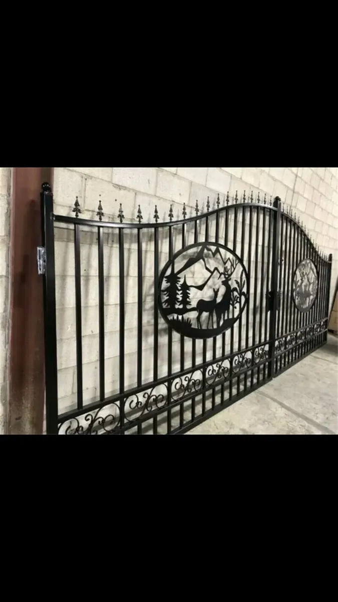 Entrance gates - Image 1