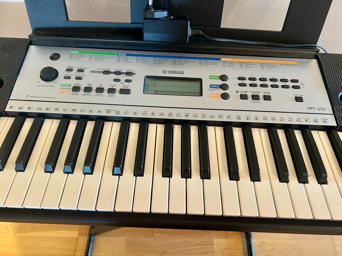 Yamaha YPT-255 keyboard - Image 3
