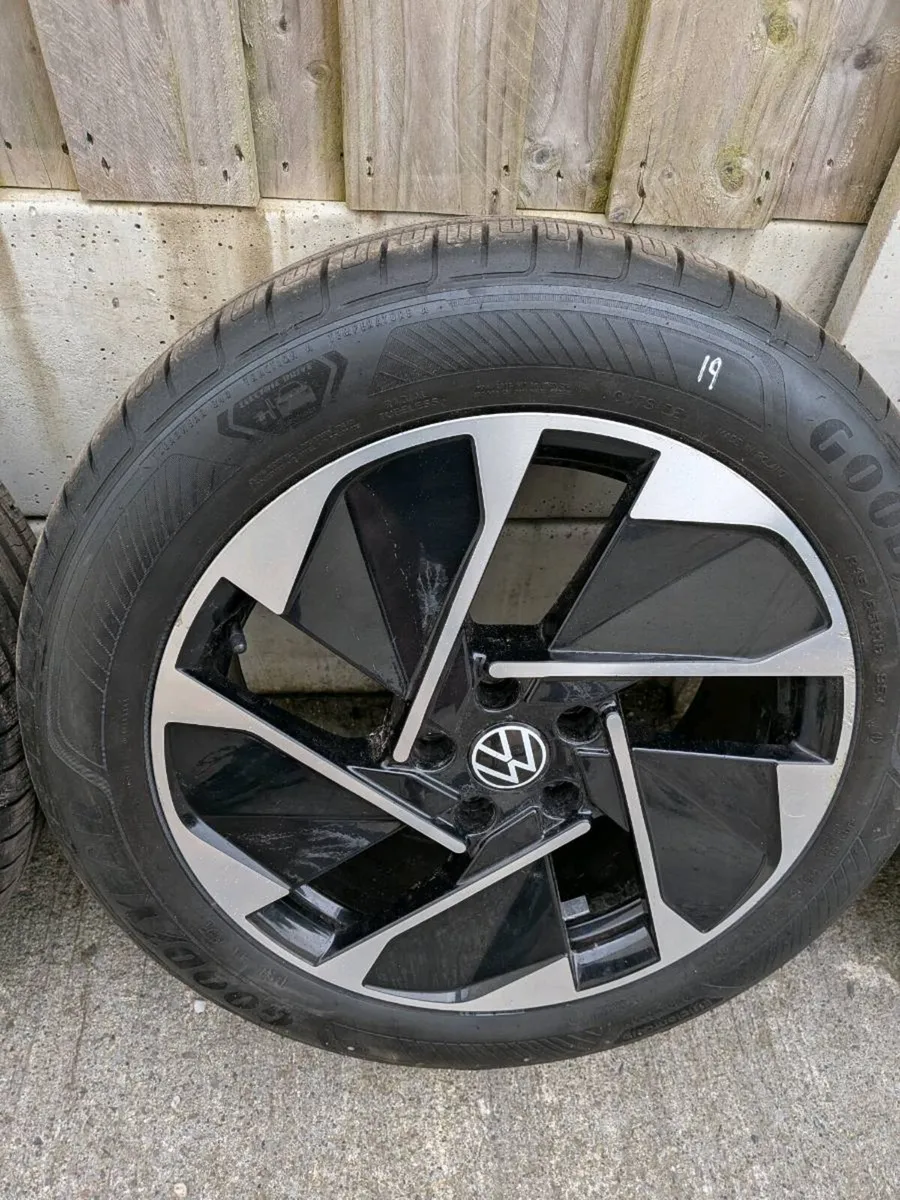 Genuine Volkswagen ID.3 18” Alloy Wheels - Image 2