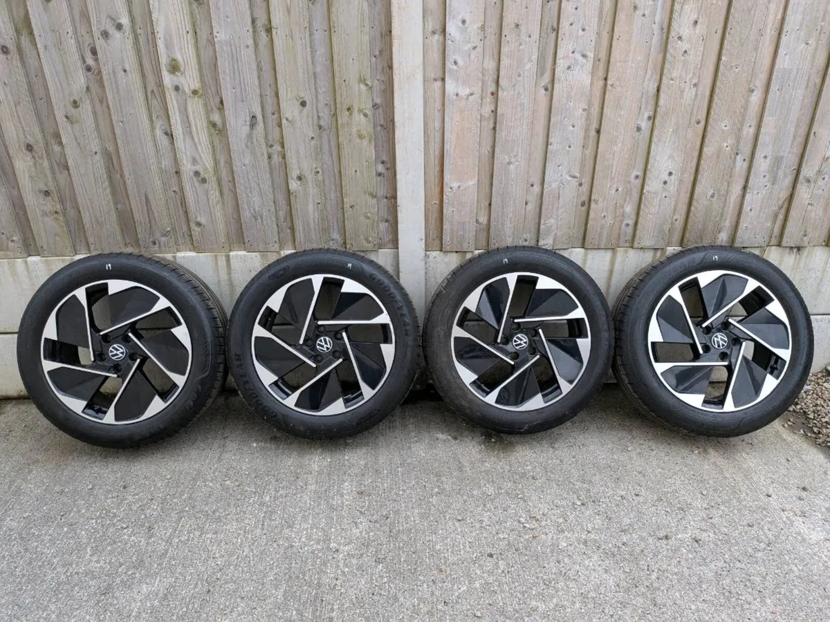 Genuine Volkswagen ID.3 18” Alloy Wheels - Image 1