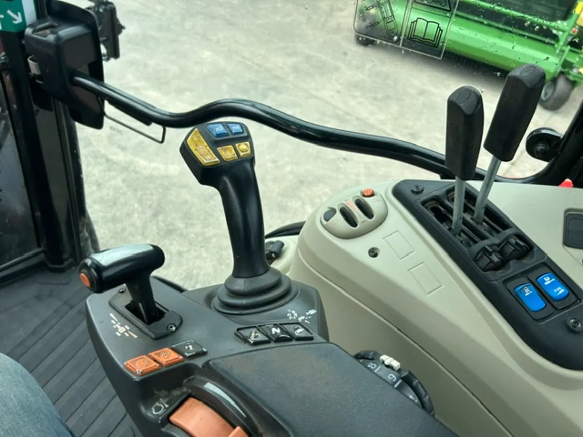 massey ferguson 5711S - Image 3