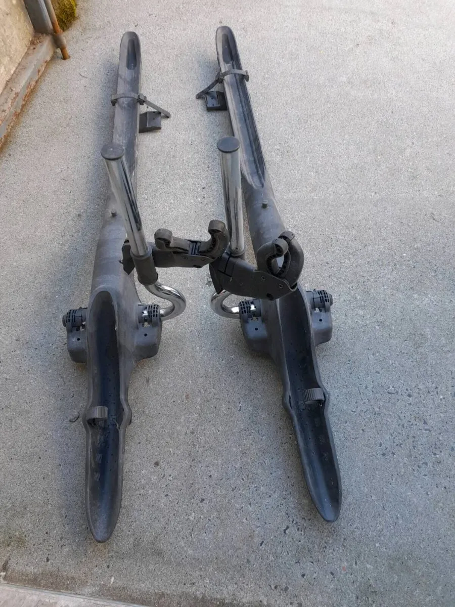 Bike carrier plus roof rack carriers - Image 1