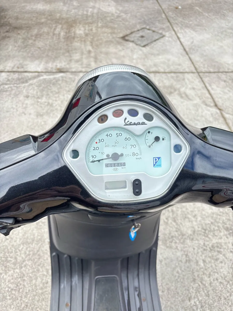 2010 Vespa LX50 2T - Image 4