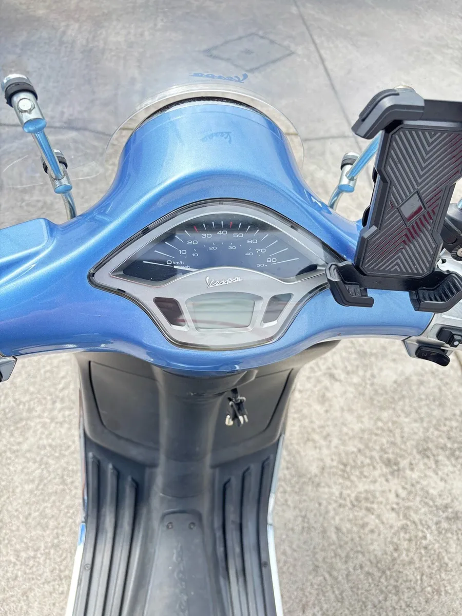 2015 Vespa Primavera 2 stroke 50cc model - Image 4