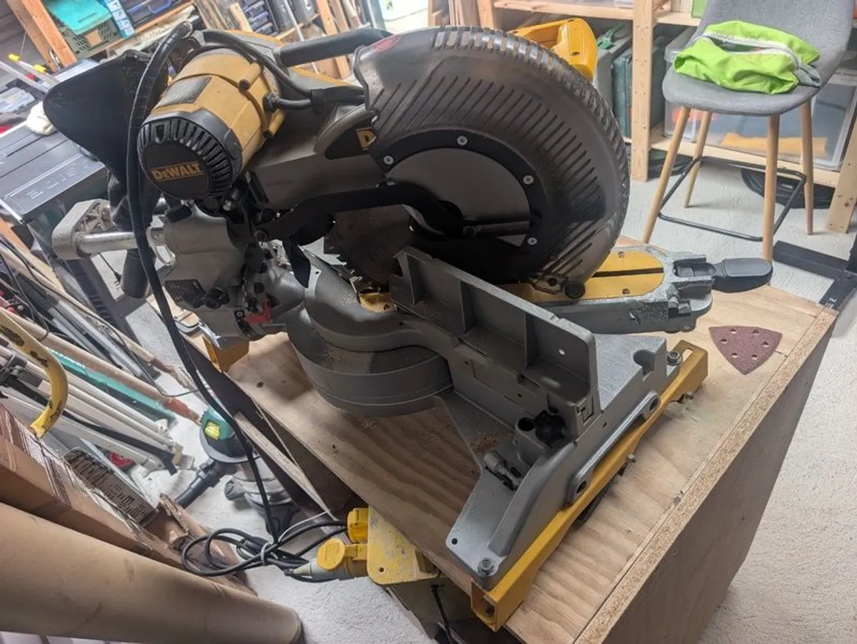 Dewalt 718-LX Mitre Saw - Image 2
