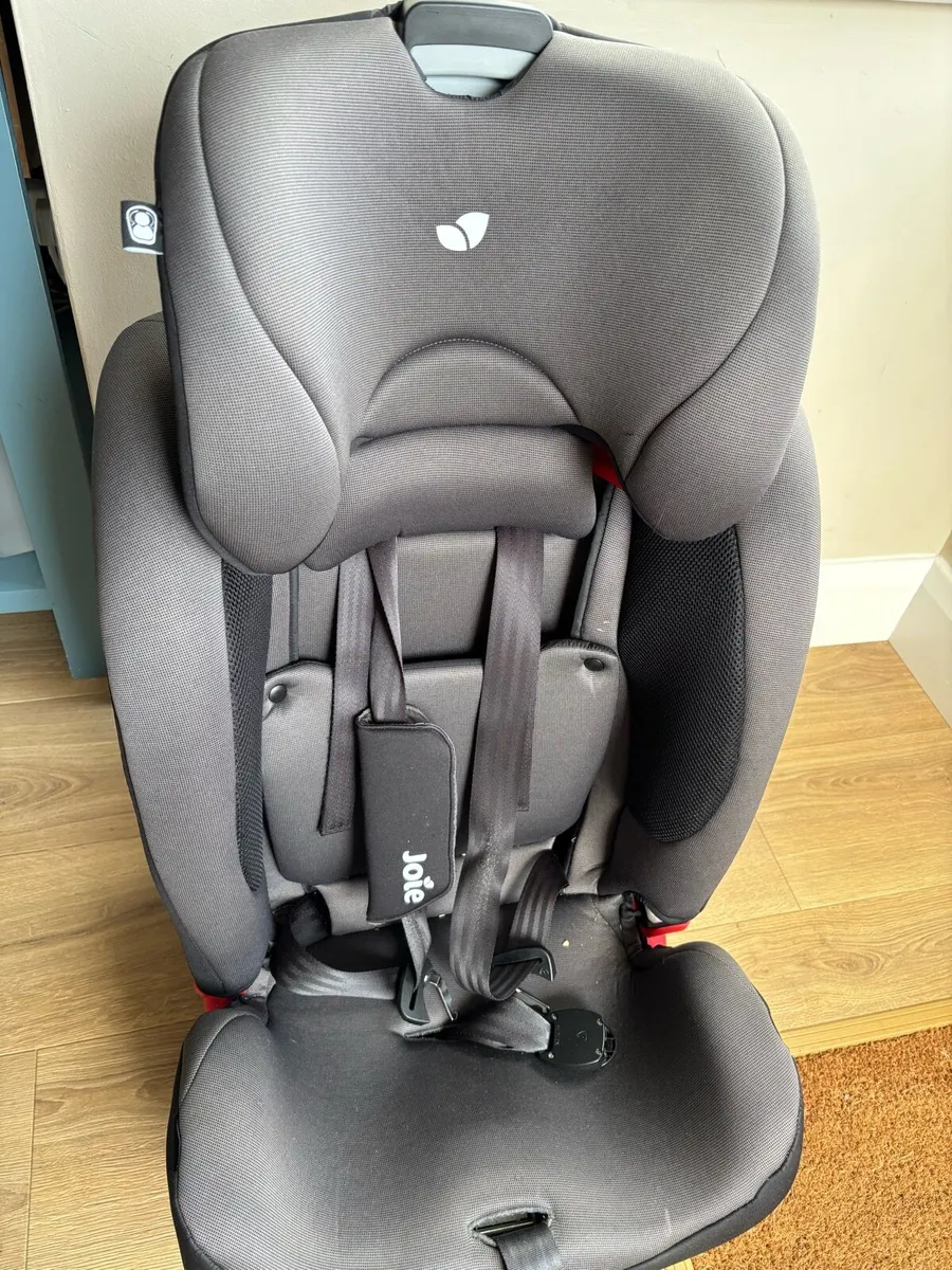 Joie isofix car seat - Image 1