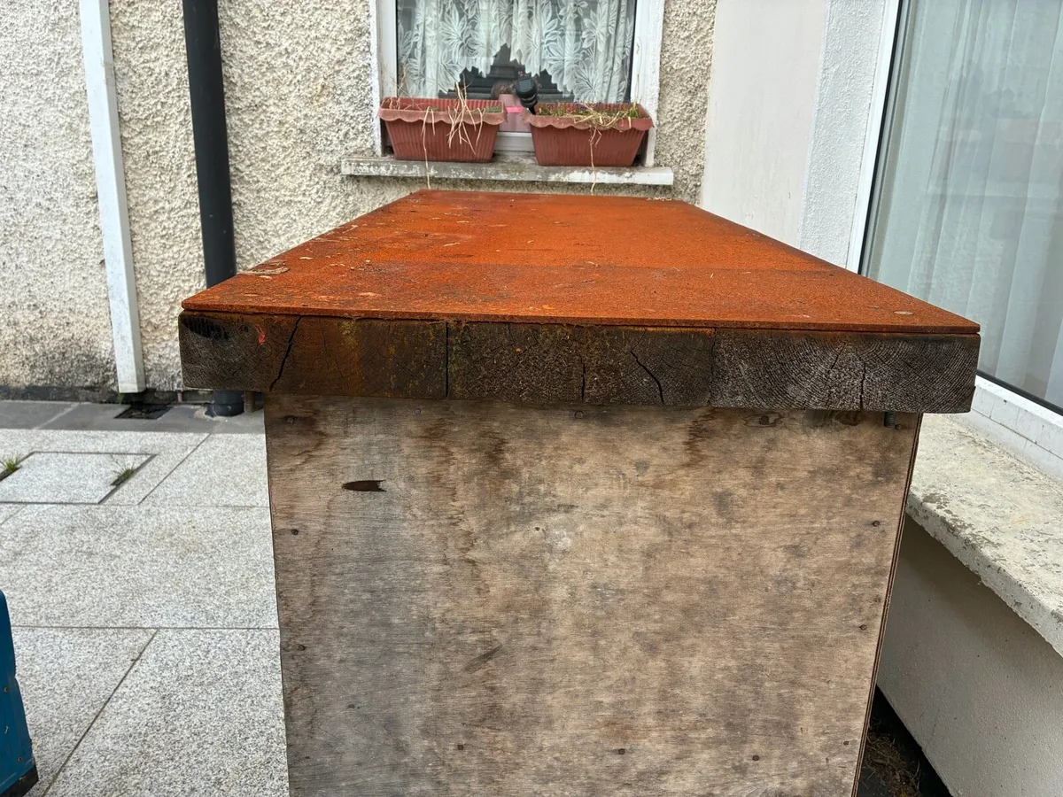 Sturdy welding bench with vise. - Image 2