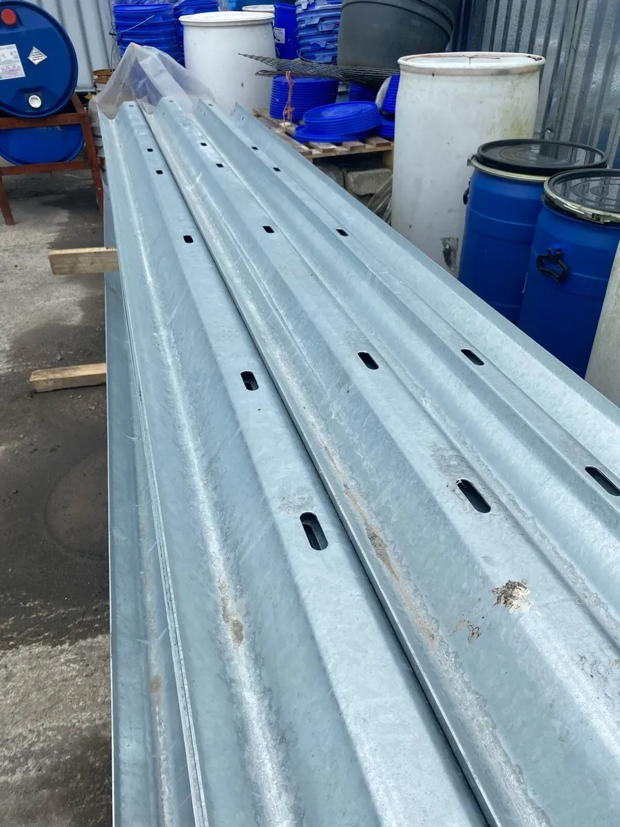 Crash barrier - Image 2