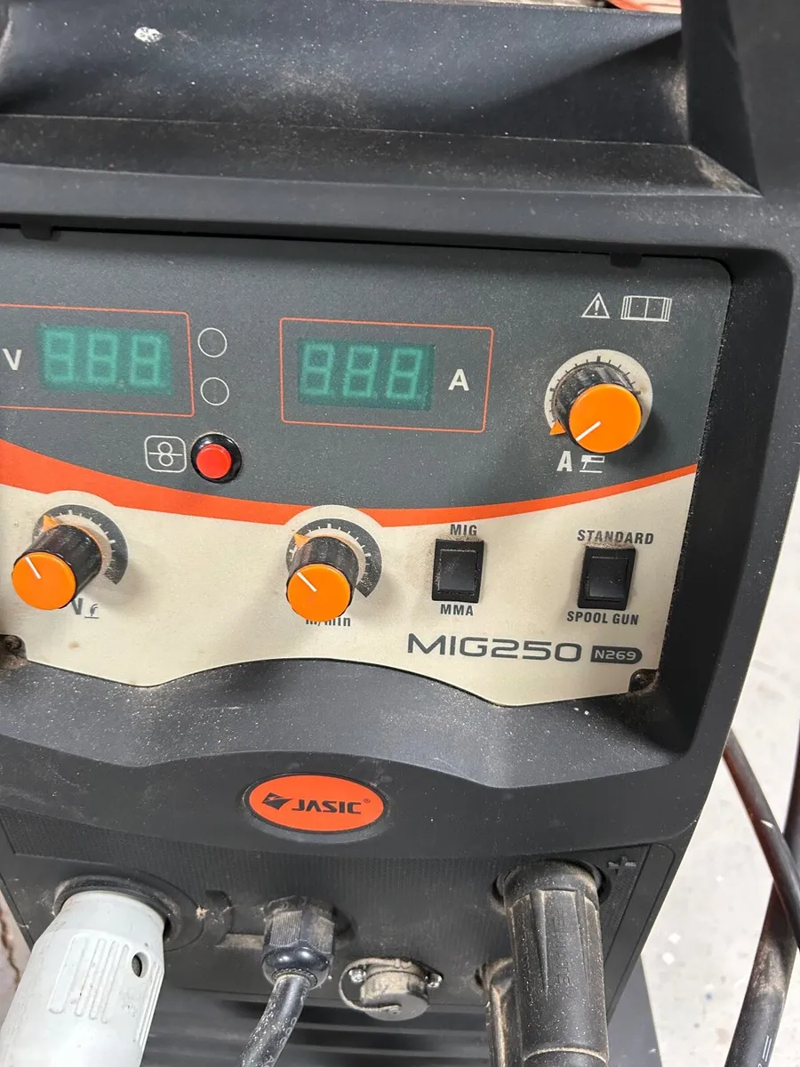 Mig welder - Image 1