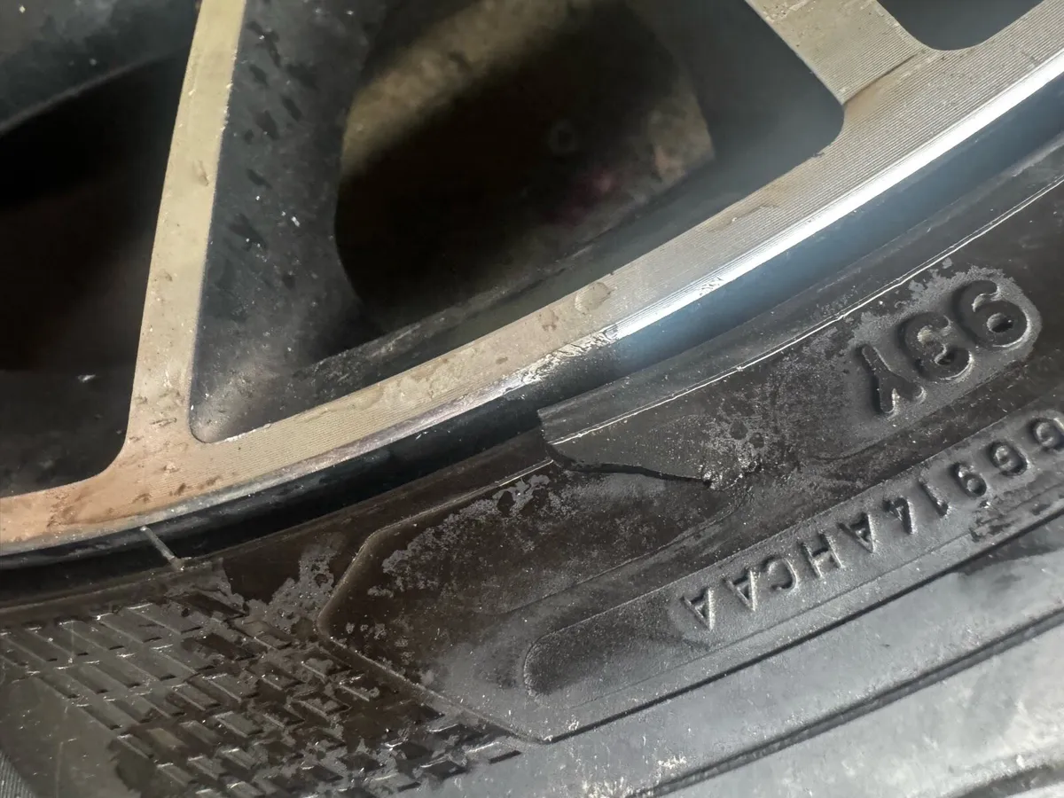 Wheels and tyres - Image 1