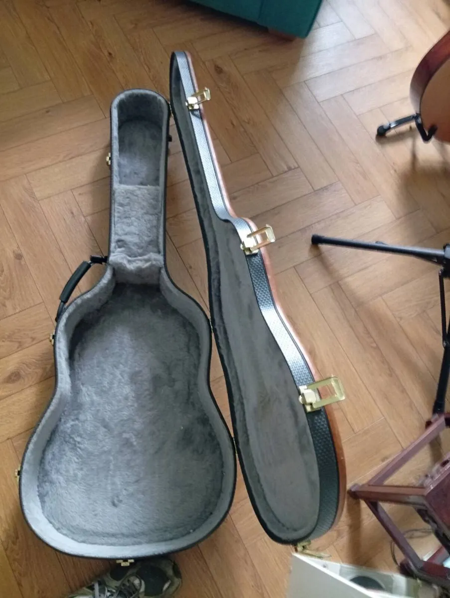 Guitar case - Image 1
