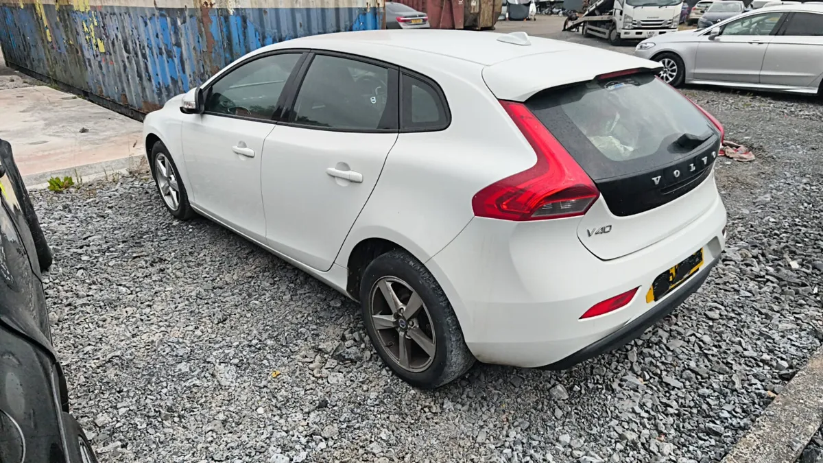 2017, Volvo V40  2.0  DIESEL FOR BREAKING! - Image 4