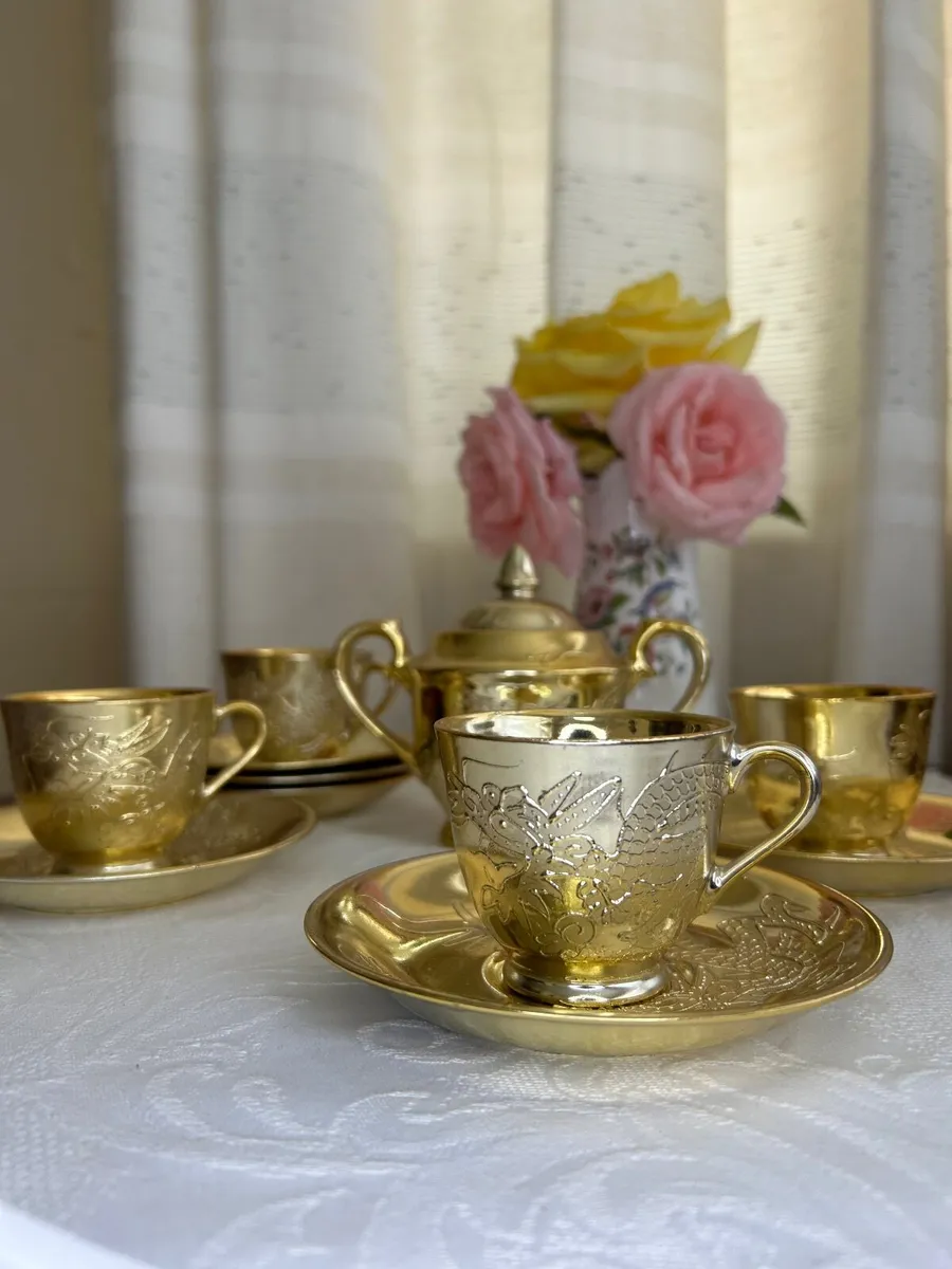 Vintage Gold Lustre Dragonware tea Set (9 pieces) - Image 1