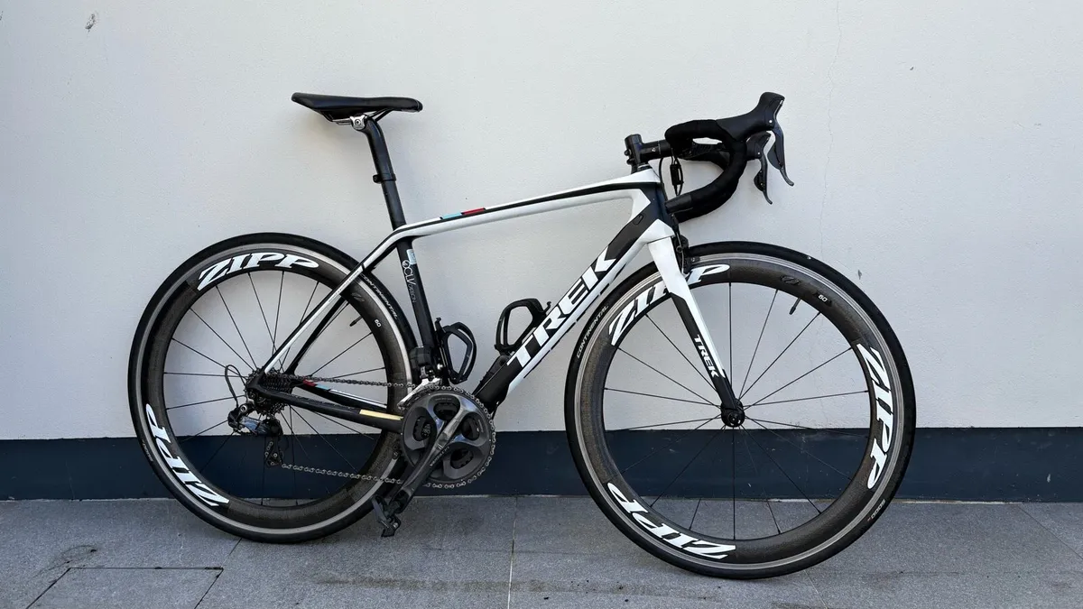 Trek Madone 5.9 DI2 Road Bike (52cm) - Image 1