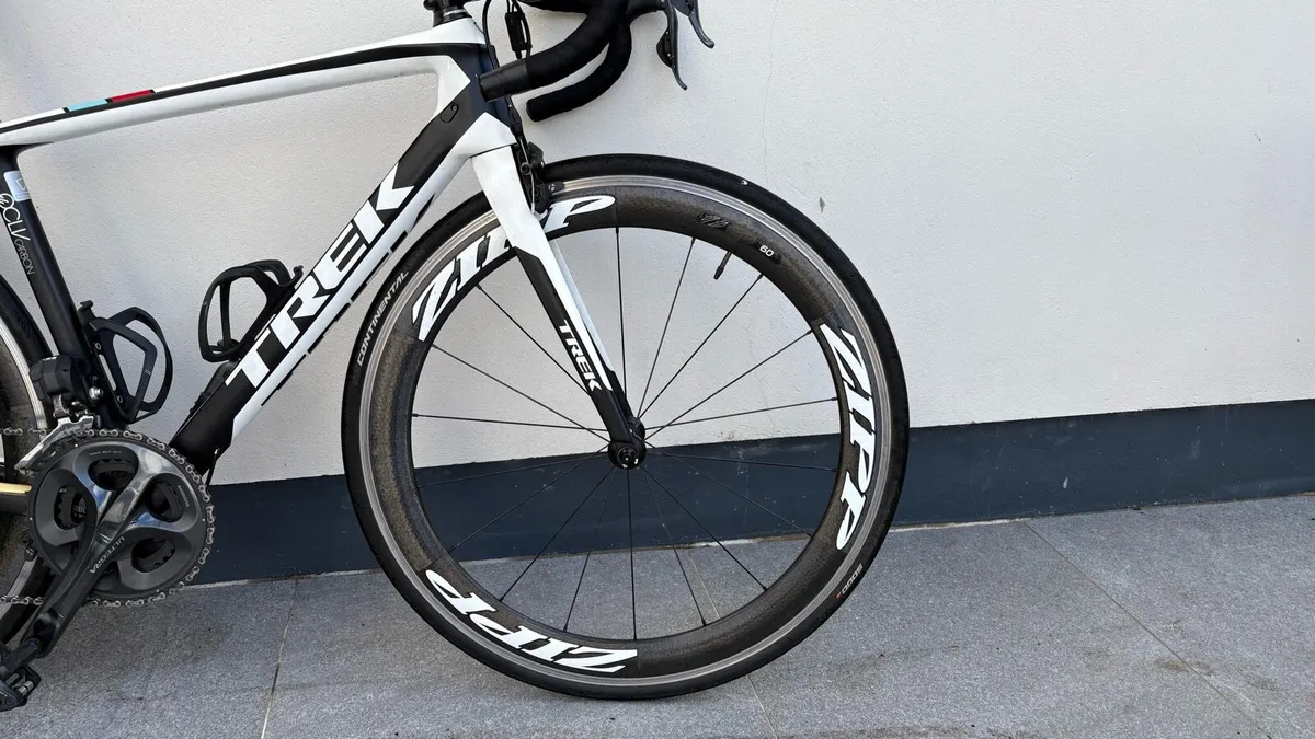 Trek Madone 5.9 DI2 Road Bike (52cm) - Image 2