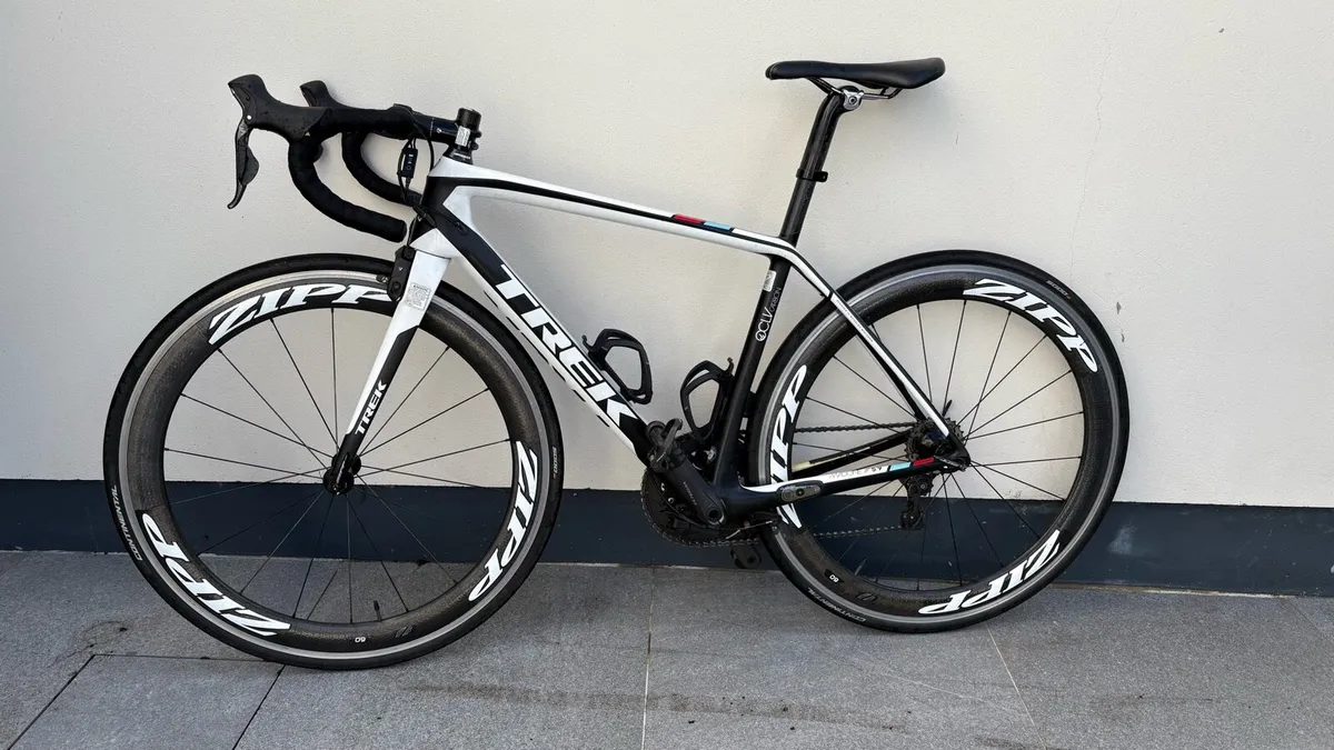 Trek Madone 5.9 DI2 Road Bike (52cm) - Image 4