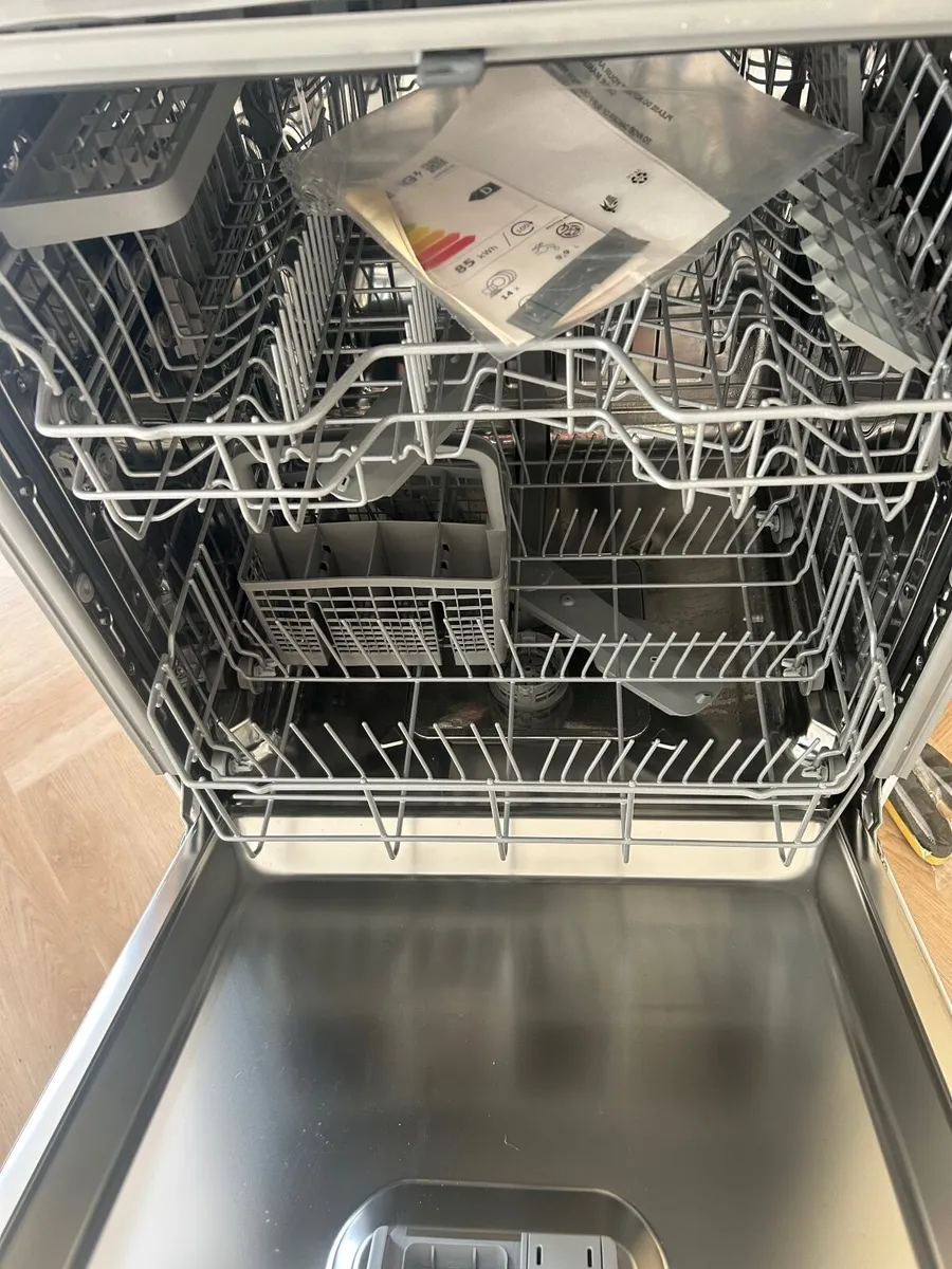 Brand new integrated dishwasher - Image 1